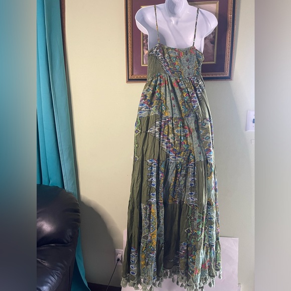 Anthropologie Sleeveless V-Neck Tiered Dress
Barok Paris - Picture 4 of 5